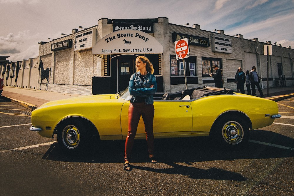 Alexandra Jardvall framför The Stone Pony, Asbury Park, New Jersey